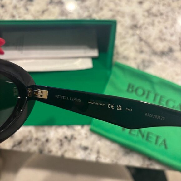 Bottega Veneta  New Entry Oval Sunglasses - Picture 3 of 7